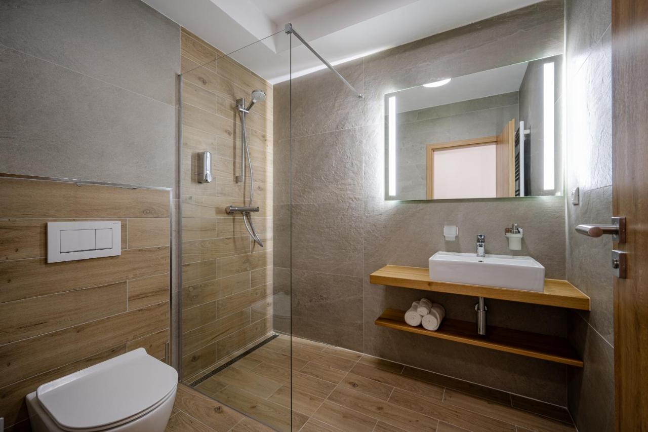 Berg Liptov Hotel Lipótszentmiklós Kültér fotó