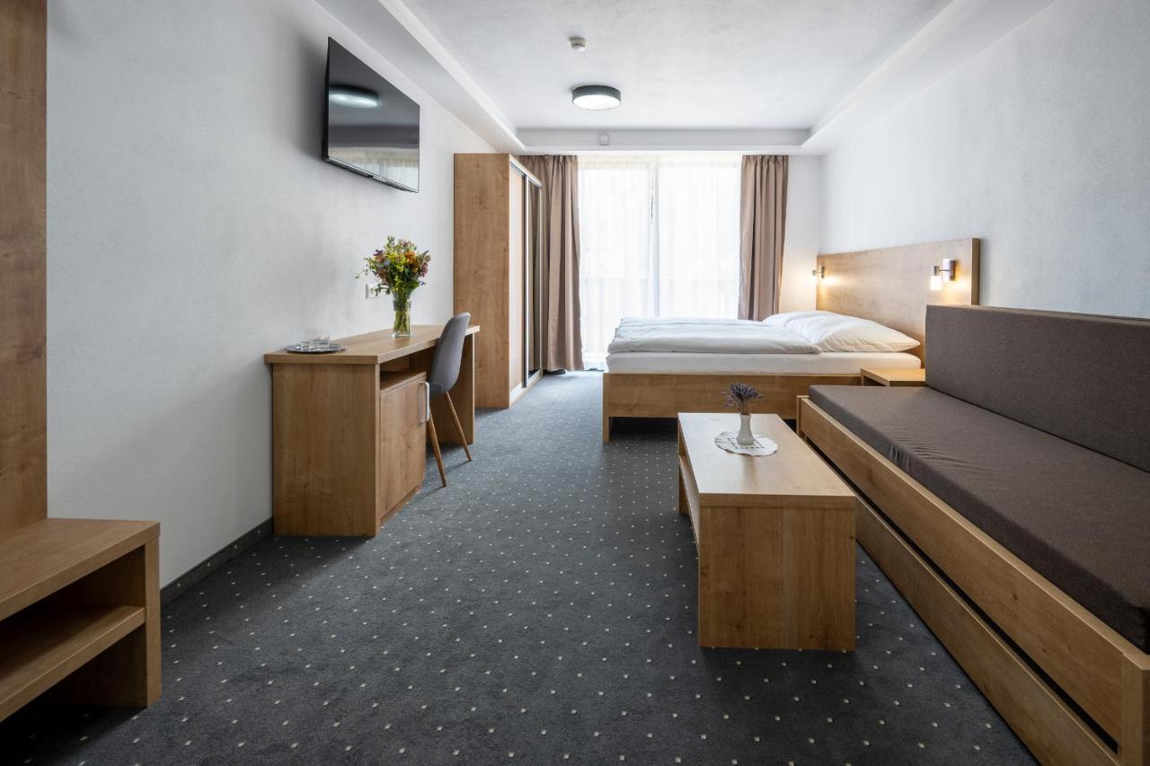 Berg Liptov Hotel Lipótszentmiklós Kültér fotó