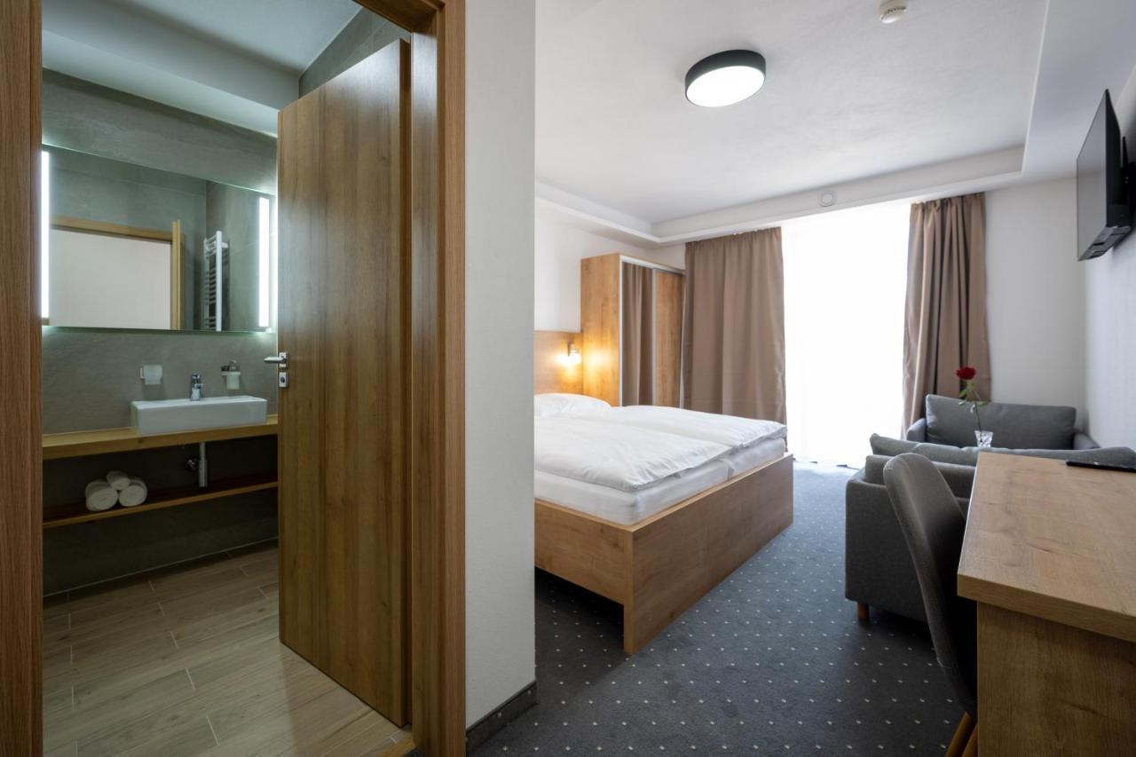 Berg Liptov Hotel Lipótszentmiklós Kültér fotó
