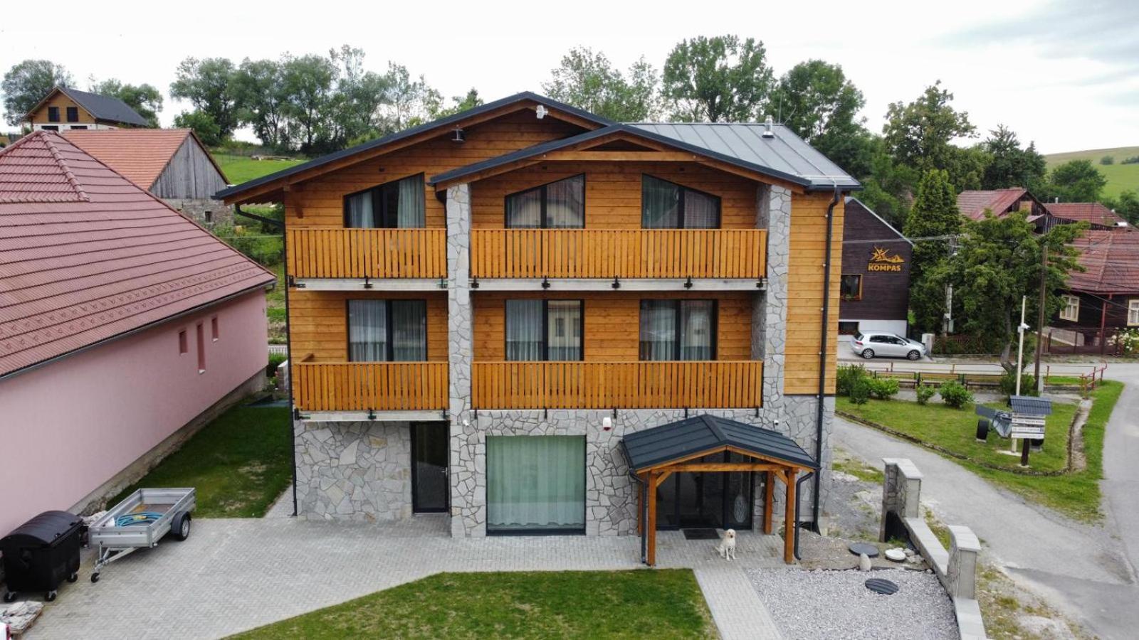 Berg Liptov Hotel Lipótszentmiklós Kültér fotó