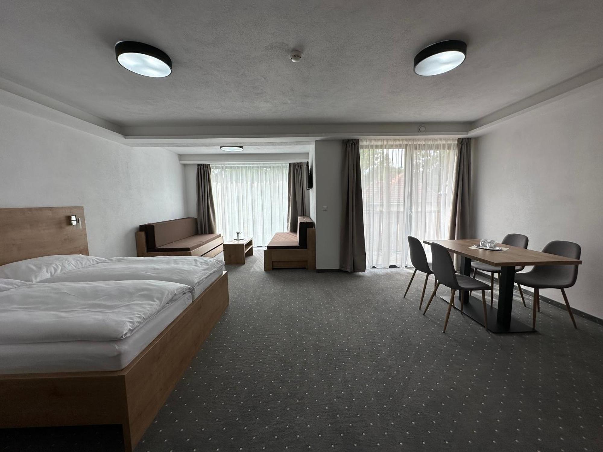 Berg Liptov Hotel Lipótszentmiklós Kültér fotó
