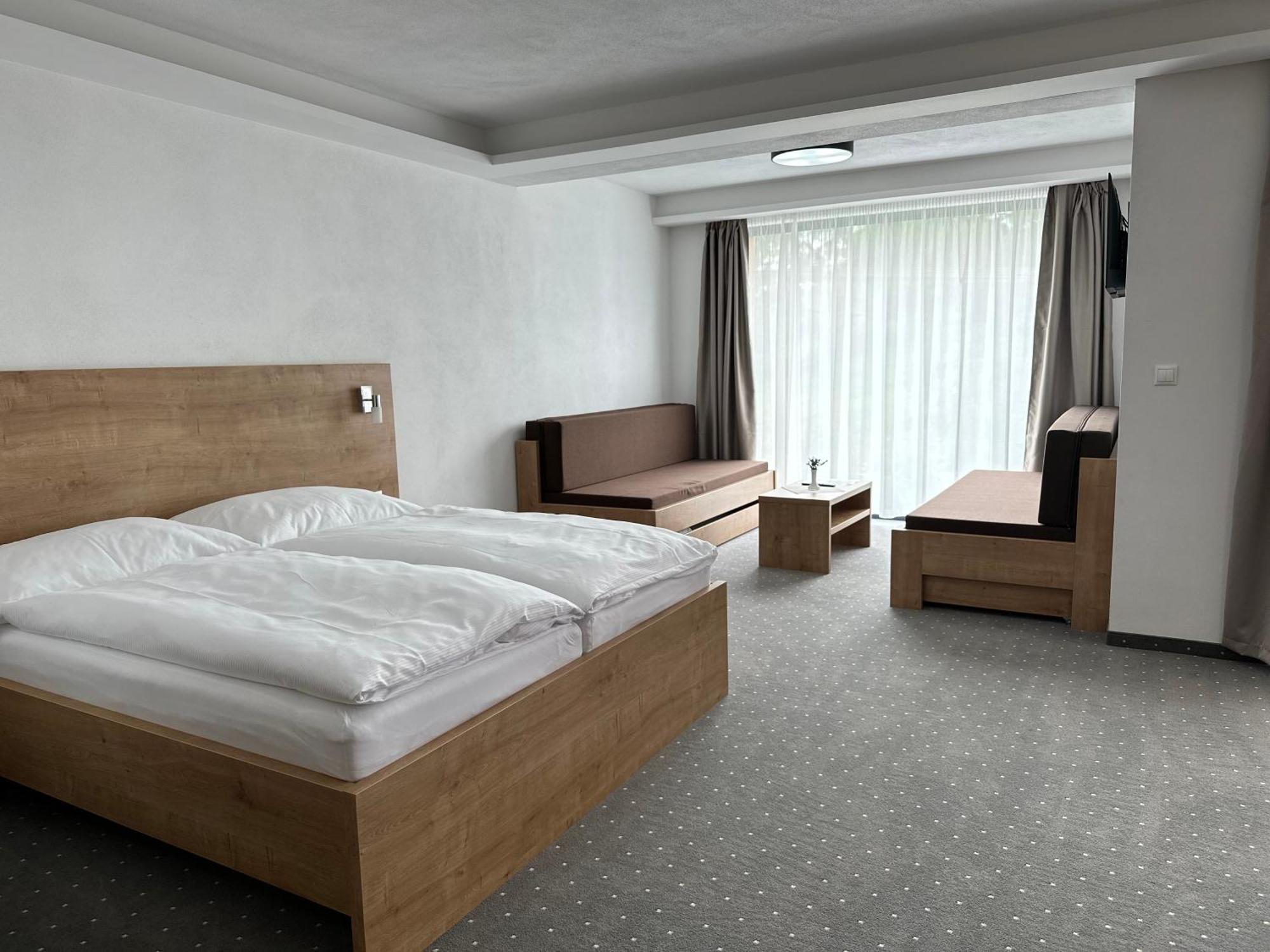 Berg Liptov Hotel Lipótszentmiklós Kültér fotó