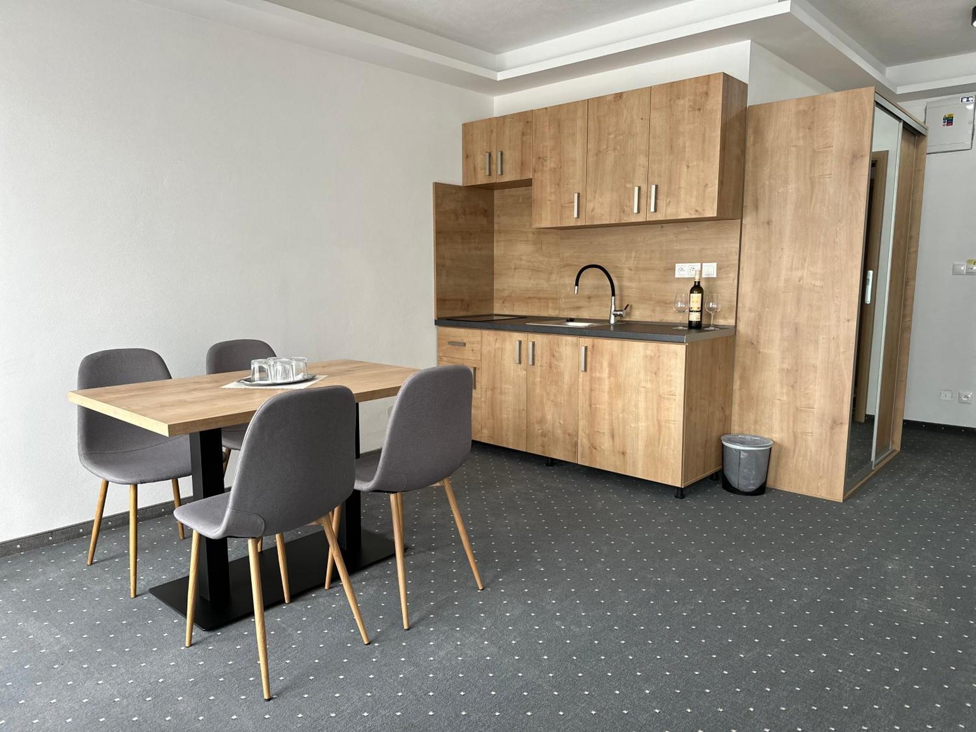 Berg Liptov Hotel Lipótszentmiklós Kültér fotó